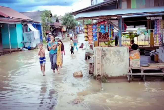 
 Air Sungai Martapura mulai meluap
