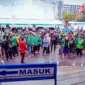 Antrian ribuan pengemudi jasa angkutan untuk menerima BLT