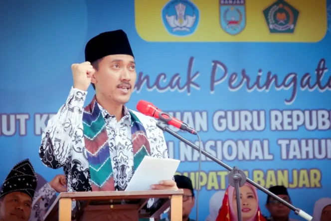 
 Bupati Banjar saat sambutan pada Peringtan HUT ke-77 PGRI dan Hari Guru Nasional Tahun 2022