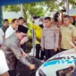Gubernur Kalsel Sahbirin Noor, pengisian kendaraan listrik umum yang ada di kawasan Kantor Sekretariat Daerah Pemprov Kalsel, Jumat (30/12/2022). Foto: Teny/habarkalimantan)