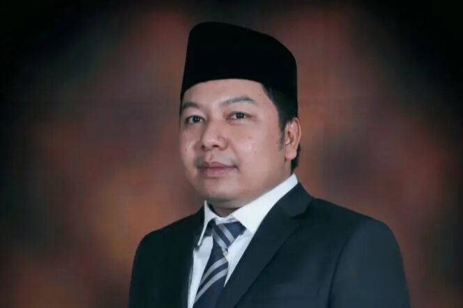 
 Muhammad Rofiqi saat pelantikan Ketua DPRD Banjar tahun 2019. Foto: Agus Fahlevie