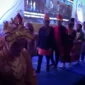 Parade Baju Daerah Nusantara dalam Festival Kharisma Nusantara Pelepasan Program PPM 2 di ULM