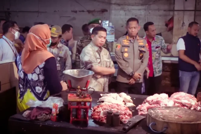 
 Pemko Banjarmasin bersama Forkopimda monitoring harga dan stok kebutuhan pokok jelang Nataru di Pasar Sentra Antasari