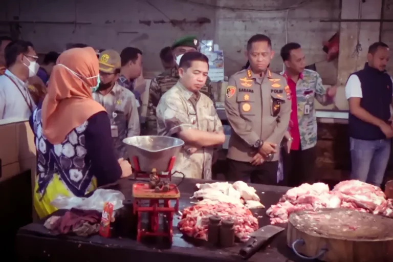Pemko Banjarmasin bersama Forkopimda monitoring harga dan stok kebutuhan pokok jelang Nataru di Pasar Sentra Antasari