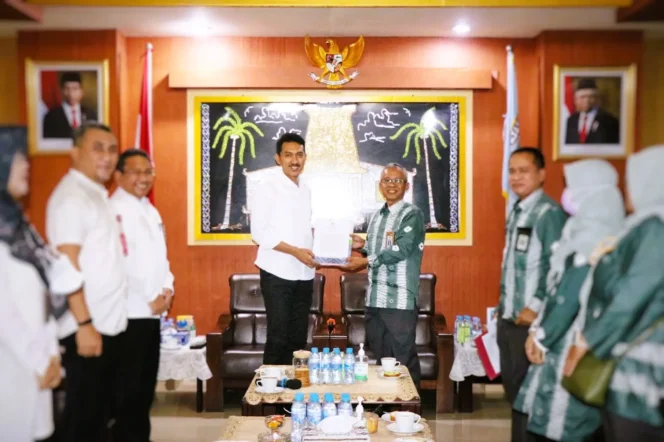 
 Penyampaian hasil audit standar pelayanan dan penyediaan air bersih di Kabupaten Banjar