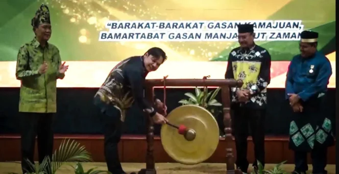 
 Ratusan Peserta Hadiri Kongres Budaya Banjar VI dan Kongres Kerukunan Bubuhan Banjar I