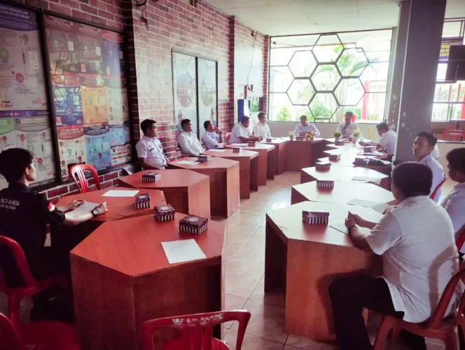 
 Rapat pendahuluan tim skrining untuk rehabilitasi warga binaan di Lapas Narkotika Kelas IIA Karang Intan, Kamis (05/01/2023)