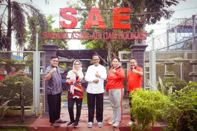 
 Kakanwil Kemenkumham Kalsel yang baru, Faisol Ali melihat Sarana Asimilasi dan Edukasi (SAE) di Lapas Narkotika Karang Intan, Jumat (06/01/2023). Foto: Humas Lapas Karang Intan