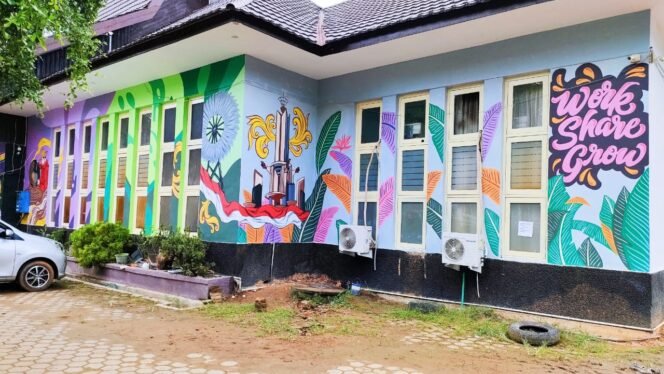 
 Sudut Kantor Disporabudpar Kota Banjarbaru Dengan Hiasan Mural  