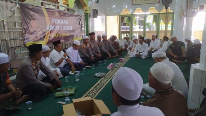 
 Program Jumat Curhat Polres Banjar di Masjid Baiturrahman,Sungai Sipai Martapura, Jumat (13/1/2023).
