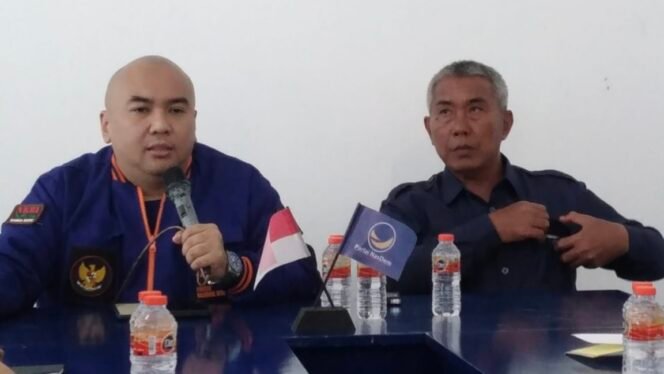 
 Ketua Panitia Penyambutan Anies Baswedan di Kalsel H Akhmad Rozanie HN dan Ketua DPW Partai NasDem Kalimantan Selatan H Mansyur 