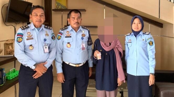 
 Kunjungi Suami di Lapas, Seorang Ibu Kedapatan Bawa Sekantong Obat