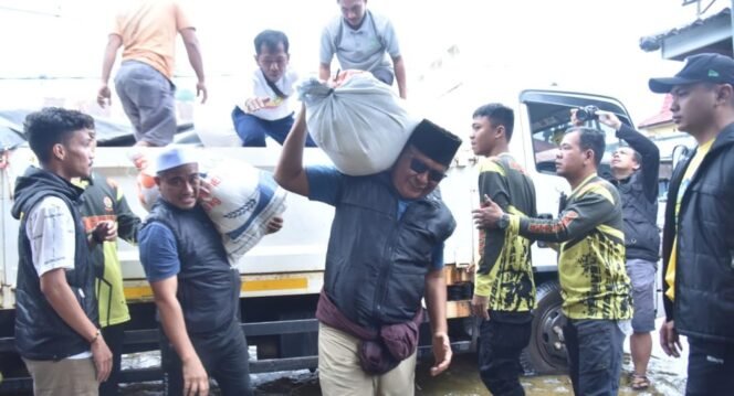 
 Paman Birin Langsung ke Lokasi Banjir Salurkan Bantuan Kemanusiaan