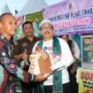 Wakil Bupati Banjar saat meninjau salah satu stan di Expo Ekraf 2023 