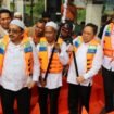 Desa Murung Kenanga menerima bantuan perahu dari BNPB yang diserahkan Anggota DPR RI Syaifullah Tamliha, Jumat (14/7). foto-MC Banjar.