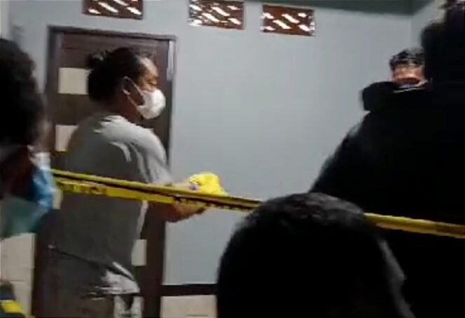 
 Pria paruh baya ditemukan tewas gantung diri, di Desa Sungai Bakung, Kecamatan Sungai Tabuk, Kabupaten Banjar, Senin (17/7/23) malam.