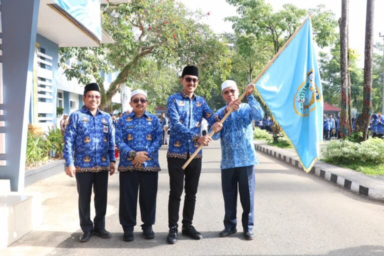 Kafilah MTQ Kabupaten Banjar dilepas untuk mengiktui MTQ tingkat Provinsi Kalsel di Kota Banjarbaru. foto-istimewa.
