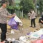 Aksi bersih - bersih sampah bersama Polres Banjar, di kawasan PPS Martapura, Kamis (13/7/23)