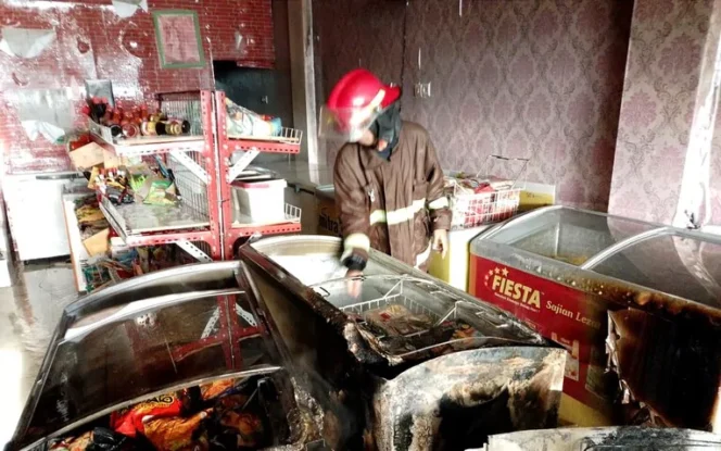 
 Kebakaran Toko Frozen Food