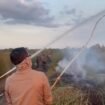 Sinergitas Pemadaman Karhutla di salah satu kecamatan yang ada di Kabupaten Banjar Kalimantan Selatan.
