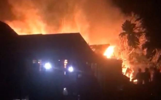 
 Berjarak Dari Kota, Kobaran Api Hanguskan Tiga Rumah Warga Rantau Nangka