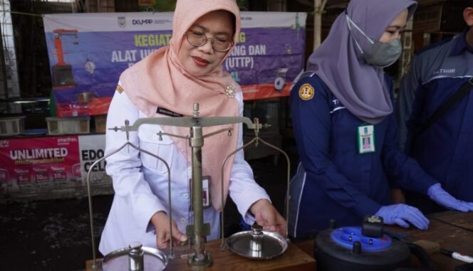 
 DKUMPP Kabupaten Banjar Kembali Tera Ulang Alat UTTP di Pasar