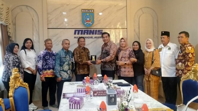 
 Komisi III DPRD Kabupaten Pulang Pisau Kalteng Kunjungan Kerja ke Pemkab Banjar Kalsel