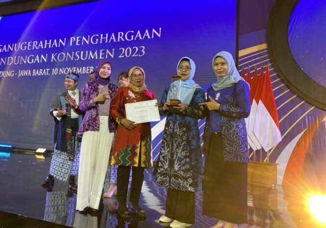 
 Penghargaan  Perlindungan Konsumen Untuk Kategori Pasar Tertib Ukur diraih Kabupaten Banjar