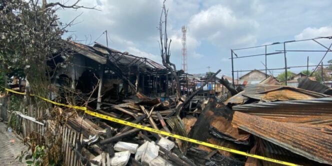 
 Dua Rumah Warga Jalan Kelayan Hangus Terbakar