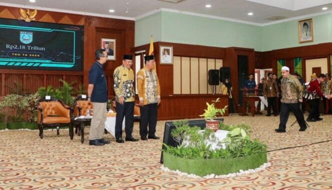 
 DIPA dan Buku Alokasi Transfer TA 2024 Diterima Pemkab Banjar