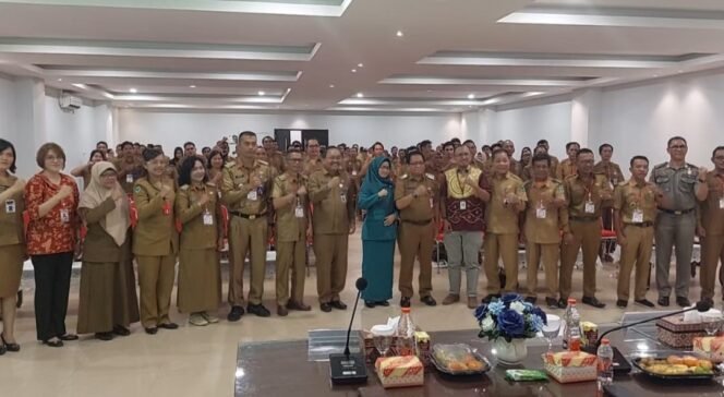 
 Pj Bupati Kapuas Buka Pelatihan SLRT Puskesos: Upaya Penanggulangan Kemiskinan