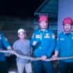 Ular Piton dengan panjang lebih dari 2,5 Meter Dievakuasi dari kandang ayam warga,Minggu(24/12/2023)malam.foto:DPKP Banjar