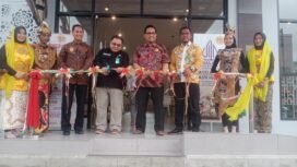 Prosesi pemotongan pita menandai dimulainya HokBen Banjarbaru beroperasi