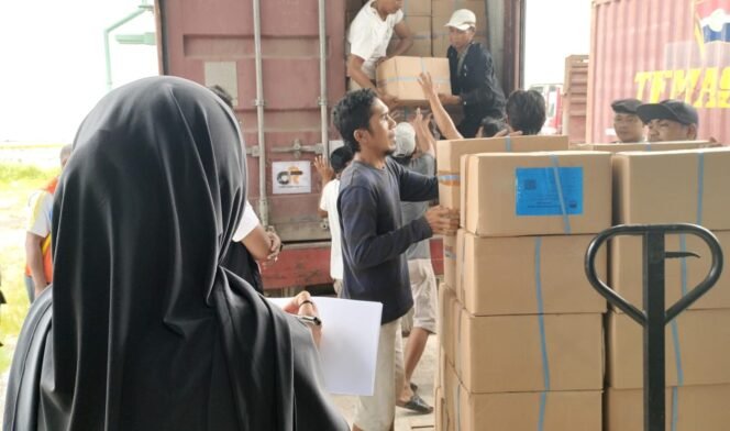 
 Proses pengangkutan Surat Suara masuk ke Gudang Logistik KPU