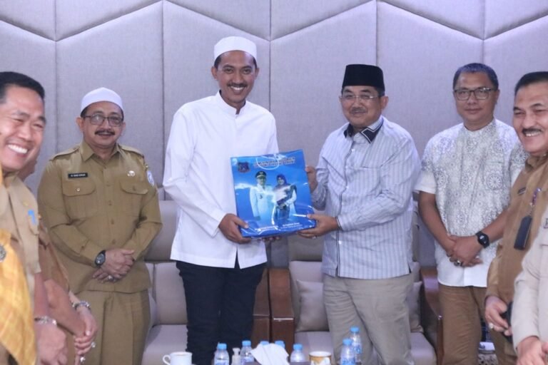 Bupati Banjar Terima Kunjungan Pemkab Tanjab Barat Jambi Bupati Banjar H Saidi Mansyur menerima kunjungan kerja Pemkab Tanjung Jabung (Tanjab) Barat, Provinsi Jambi, di Mahligai Sultan Adam Martapura, Senin (5/2/2024). foto-MC Banjar