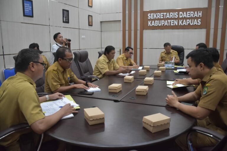 Pemkab Kapuas menggelar rapat percepatan pembangunan Mall Pelayanan Publik, Senin (5/2/2024). foto-istimewa.