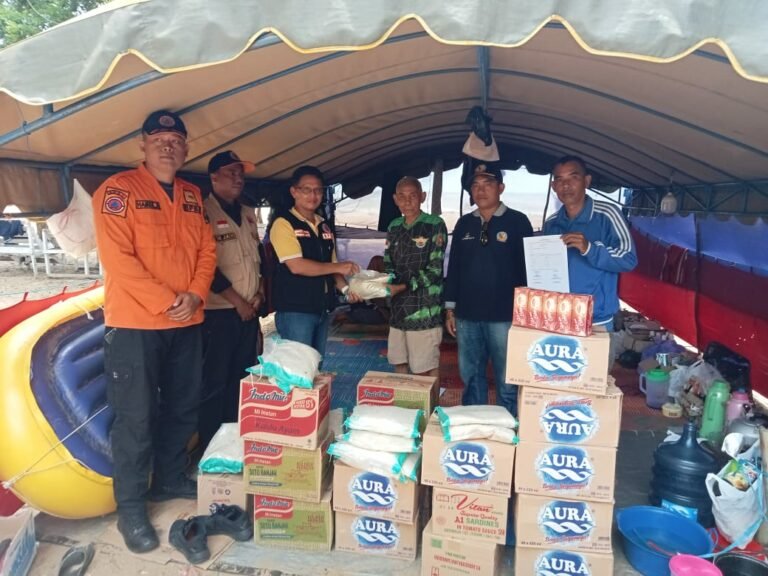 Logistik Bantuan Pemkab Banjar Untuk Keluarga dan Relawan Pencarian Korban Terseret Ombak