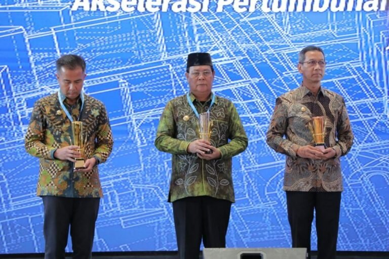 Di Musrembang Nasional, Paman Birin Terima Penghargaan Terbaik dari Presiden Jokowi