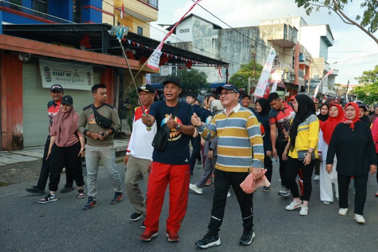 Jalan Sehat Kreasi HUT Kemerdekaan RI Dimeriahkan Bupati Kotabaru