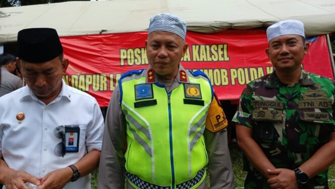 
 Kapolda Kalsel Tinjau Langsung Pos Keamanan Dan Dapur Umum