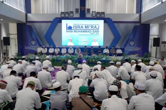 
 PT Air Minum Intan Banjar (Perseroda) menggelar peringatan Isra Mikraj Nabi Muhammad SAW tahun 1446 H dan Haul ke-20 Abah Guru Sekumpul, Jumat (10/1/2025) pagi. foto-MC Banjar
