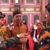 Menteri Kebudayaan Fadli Zon, Jenderal TNI (Purn) AM Hendropriyono dan Pangeran Cevi dari Kesultan Banjar berbincang bersama di Kraton Majapahit di Jalan Raya Hankam, Cipayung, Jakarta Timur.  (foto : ist/Pr, Cevi)