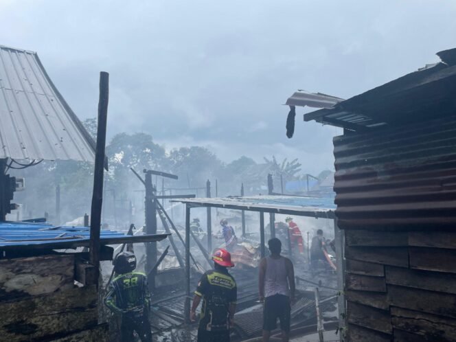 
 Kebakaran di Astambul Seberang Hanguskan Delapan Rumah