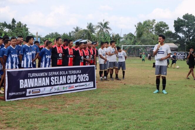 
 Bupati Banjar Buka Turnamen Sepakbola Bawahan Selan Cup 2025