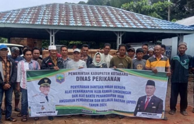 
 Pokir DPRD, Ratusan Nelayan di Kotabaru Dapat Bantuan Mesin Dompeng