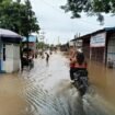 Kondisi banjir di Jalan Martapura Lama, Kecamatan Martapura Timur, Kabupaten Banjar, Kamis (16/1/2025). foto-haris