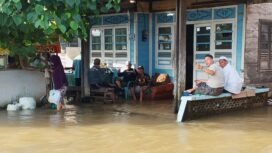 Kondisi banjir di Jl Martapura Lama, Desa Pekauman, Martapura Timur, Kabupaten Banjar, Jumat (17/1/2025). foto-haris