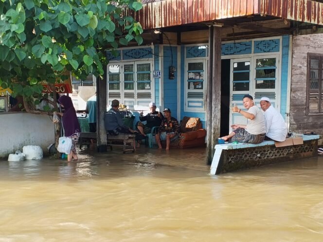 
 Kondisi banjir di Jl Martapura Lama, Desa Pekauman, Martapura Timur, Kabupaten Banjar, Jumat (17/1/2025). foto-haris