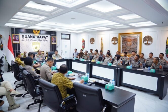 
 Bertemu Anggota Polri Disabilitas, Komjen Dedi: Saya Bangga dengan Kalian