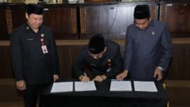 Rapat Paripurna DPRD Provinsi Kalsel, dengan agenda penetapan gubernur dan wakil gubernur terpilih Pilkada 2024, Rabu (15/01/2025). Foto-adpim